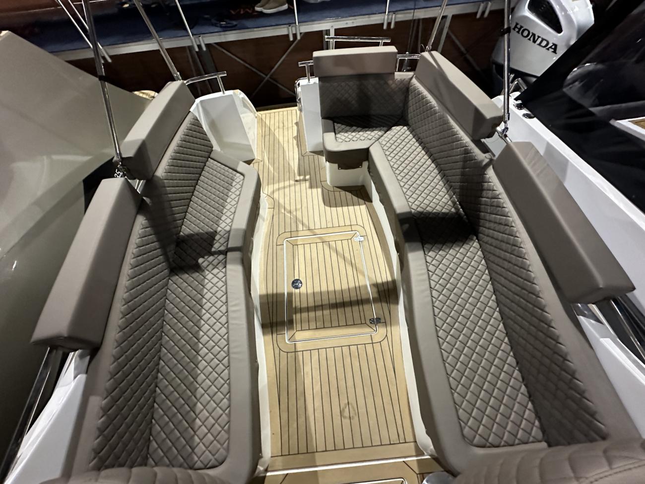 Maxima 920 cabin