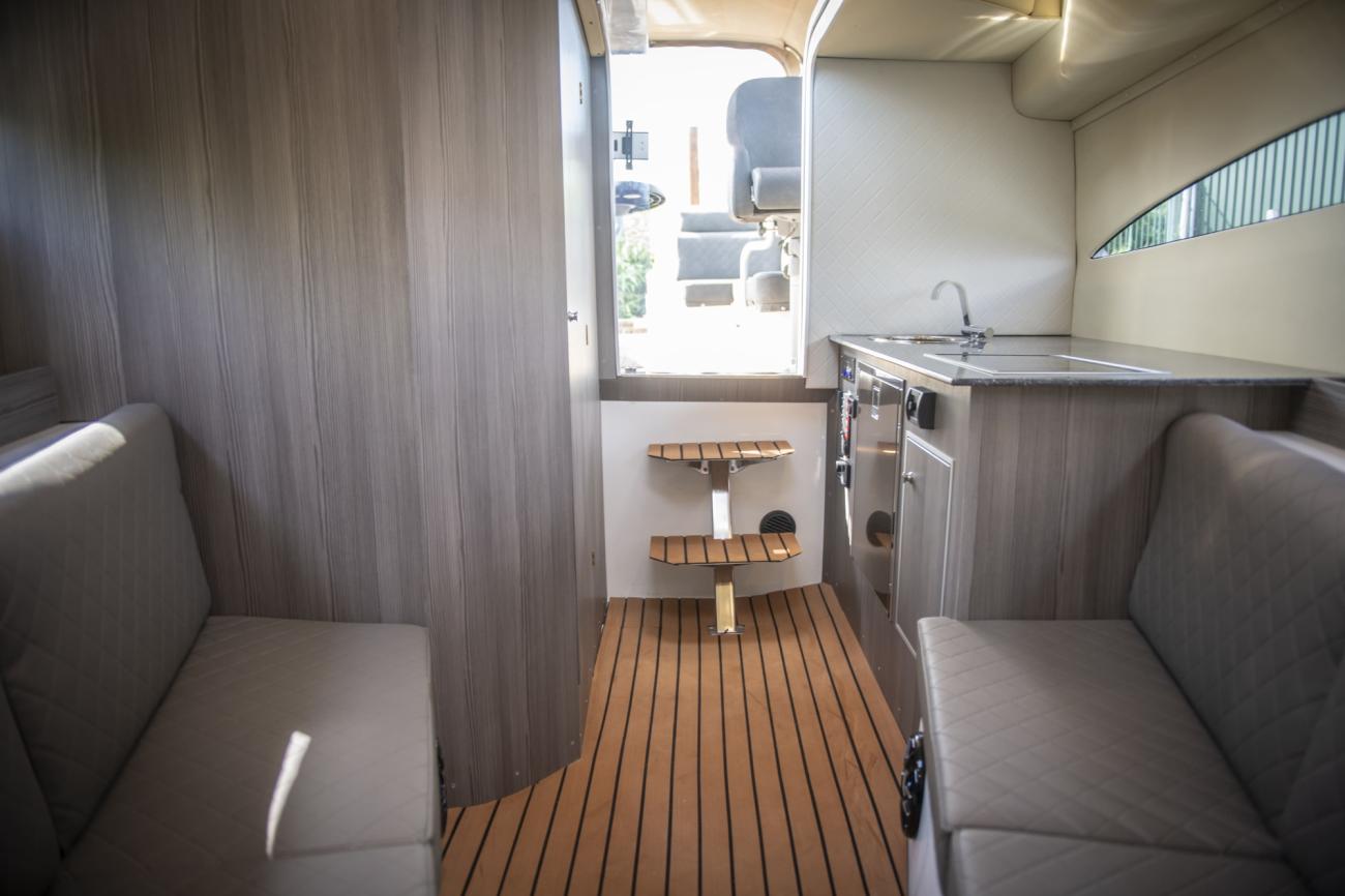 Maxima 920 cabin